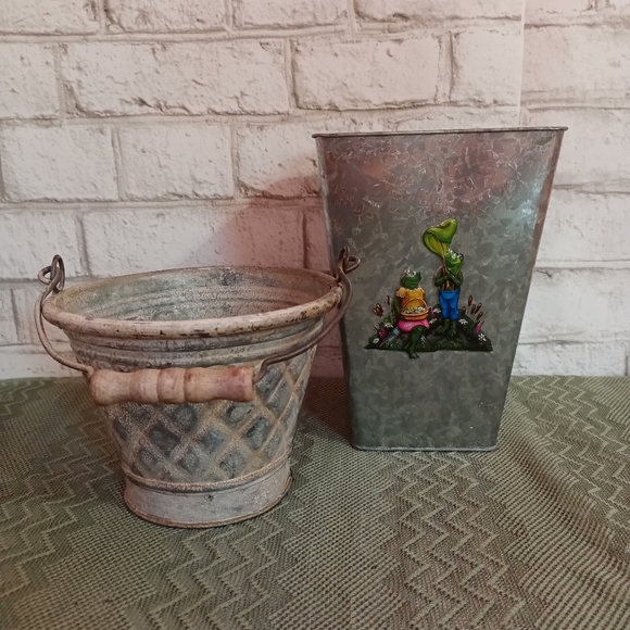Vintage Galvanized Metal Planters - Picture 12 of 12